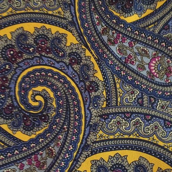 NEW DANIEL CREMIEUX GOLD HANDKERCHIEF 100% SILK - Picture 2 of 3